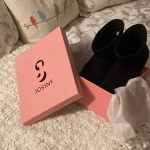 Josiny women’s black snow boots size 6-7